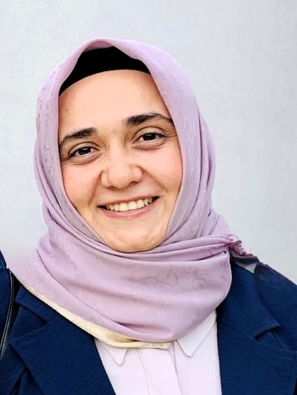 Hacer Masmas, Dipl.Päd.